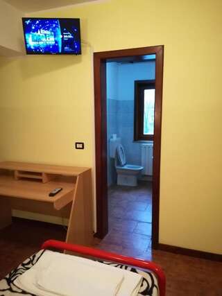 Хостелы Welcome Hostel Бухарест Односпальная кровать в общем номере для мужчин и женщин-1