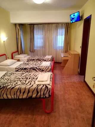 Хостелы Welcome Hostel Бухарест Односпальная кровать в общем номере для мужчин и женщин-3