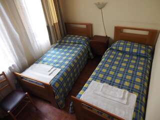 Хостелы Welcome Hostel Бухарест Кровать в общем двухместном номере для мужчин и женщин-1